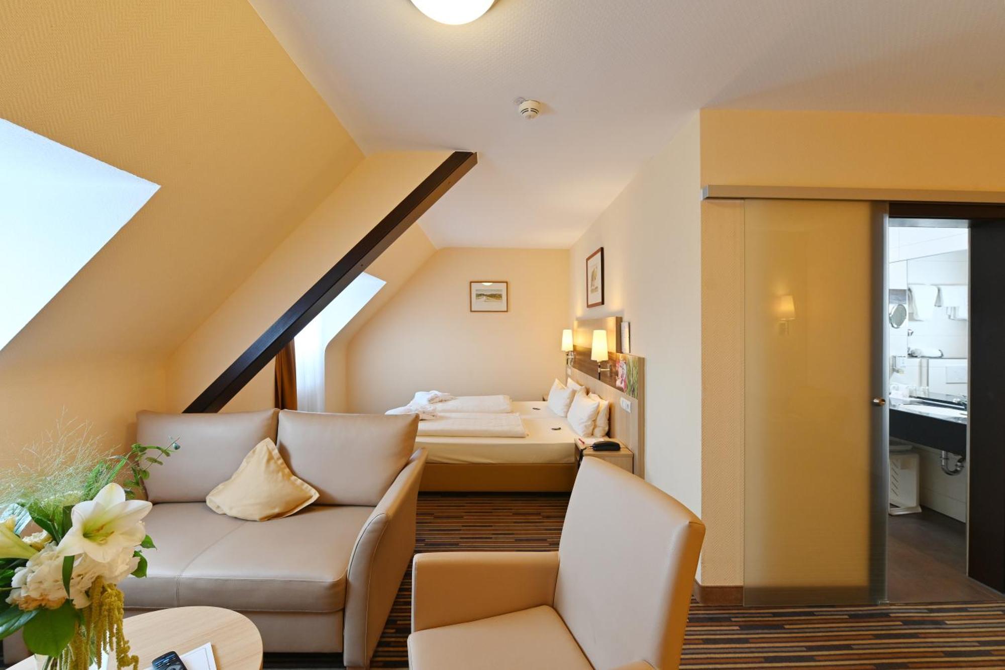 Superior Double Room,1586105035:JPEG